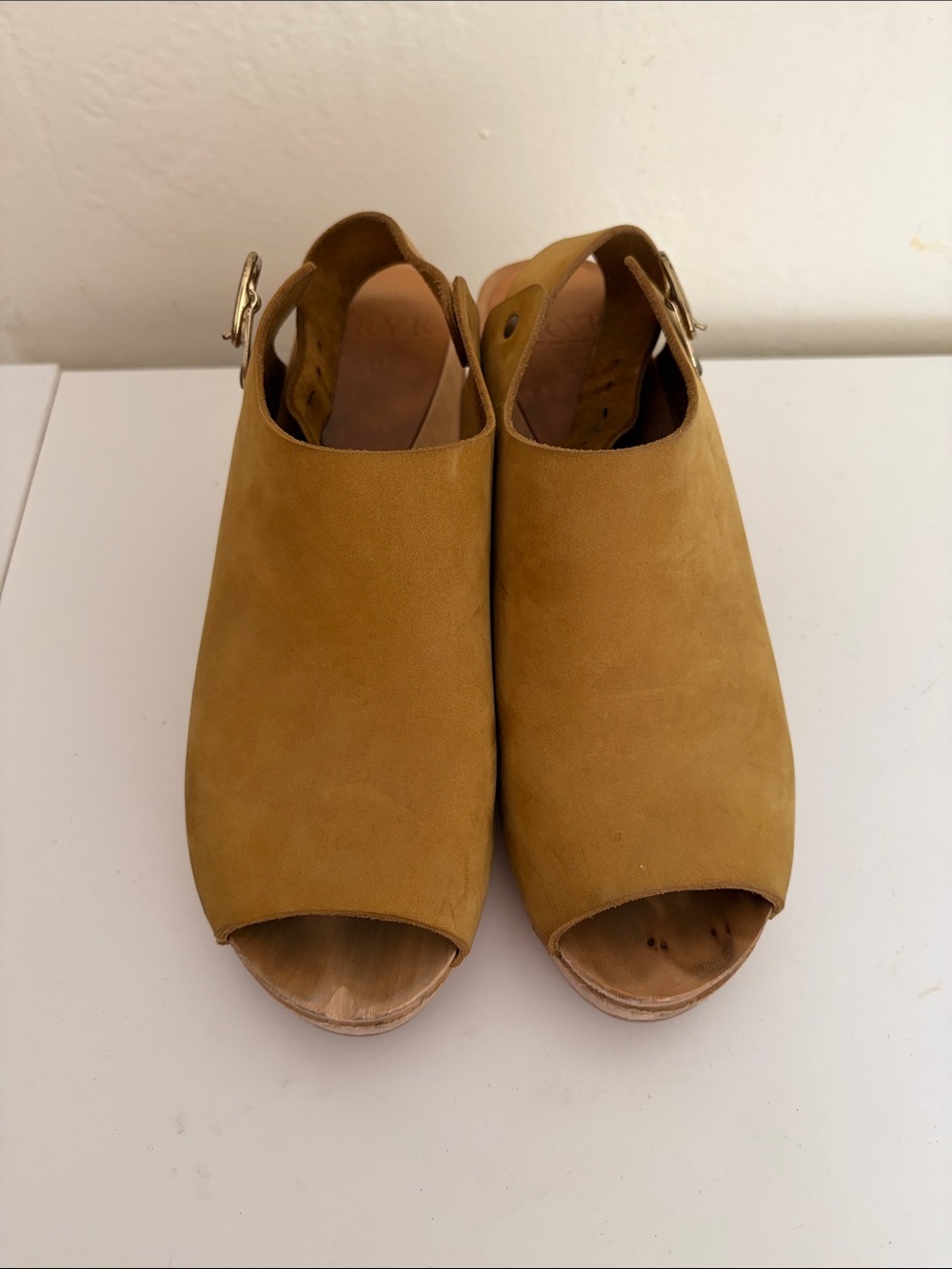 Bryr Open-Toe Leather Platform Mules in Fennel